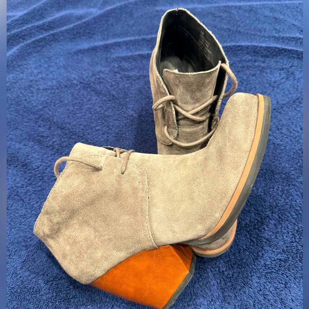 Korks gray suede bootie women’s size 7.5.